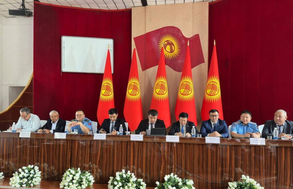 Токтогул райондук мамлекеттик администрациясынын коллегиясынын отуруму болуп өттү.
